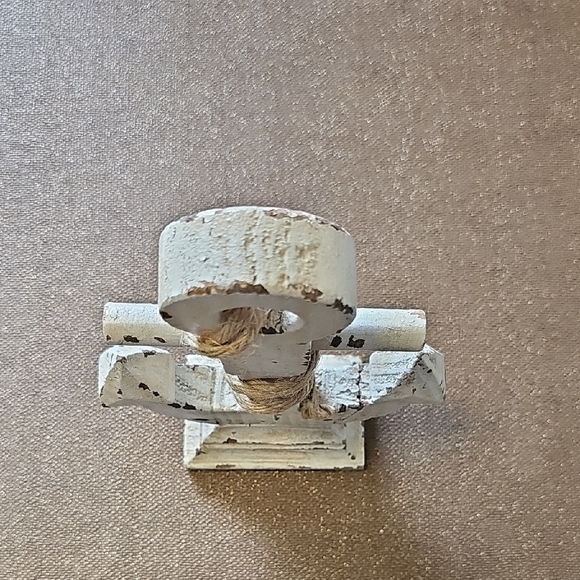 Rustic Cream Anchor Table Decor - Picture 3 of 7